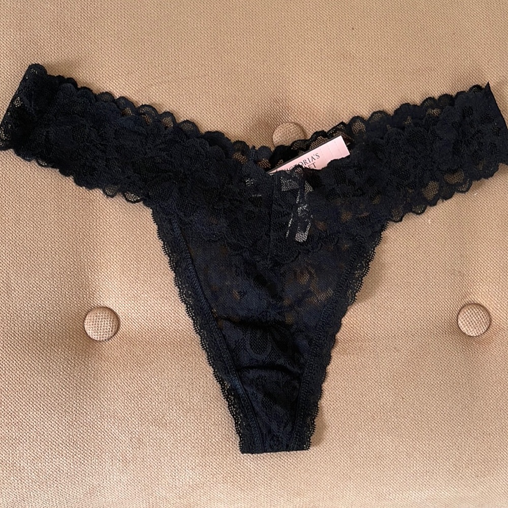 NWT Victoria Secret Lace Thong Size Large